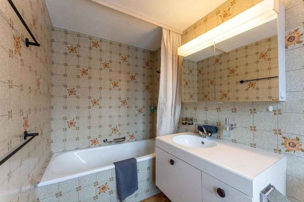 Charming Alpine Apartment Гштад Экстерьер фото