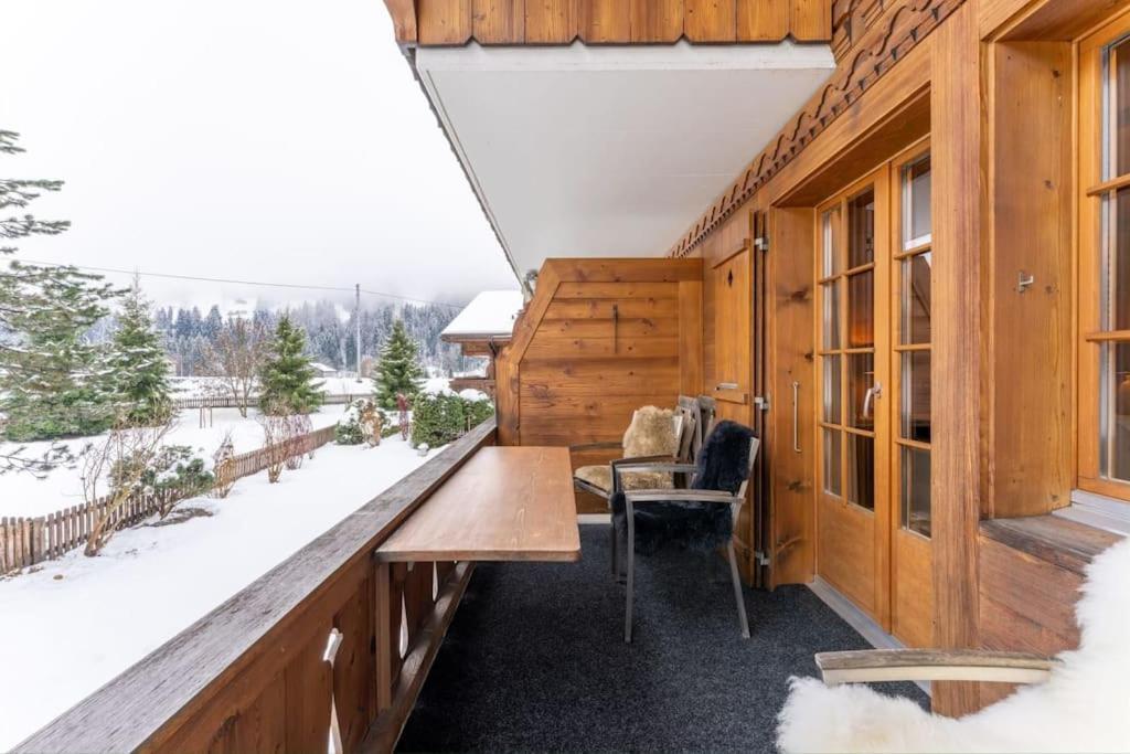 Charming Alpine Apartment Гштад Экстерьер фото