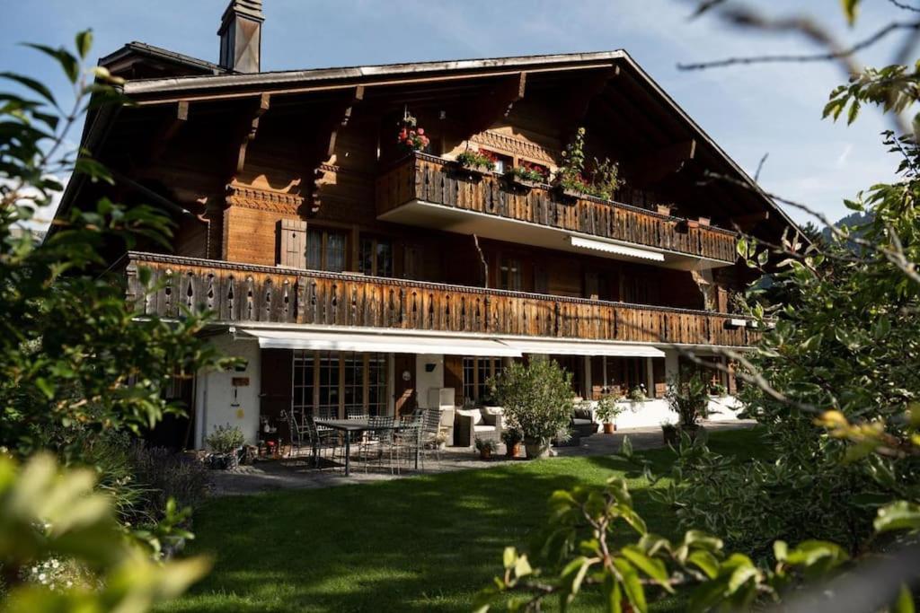 Charming Alpine Apartment Гштад Экстерьер фото